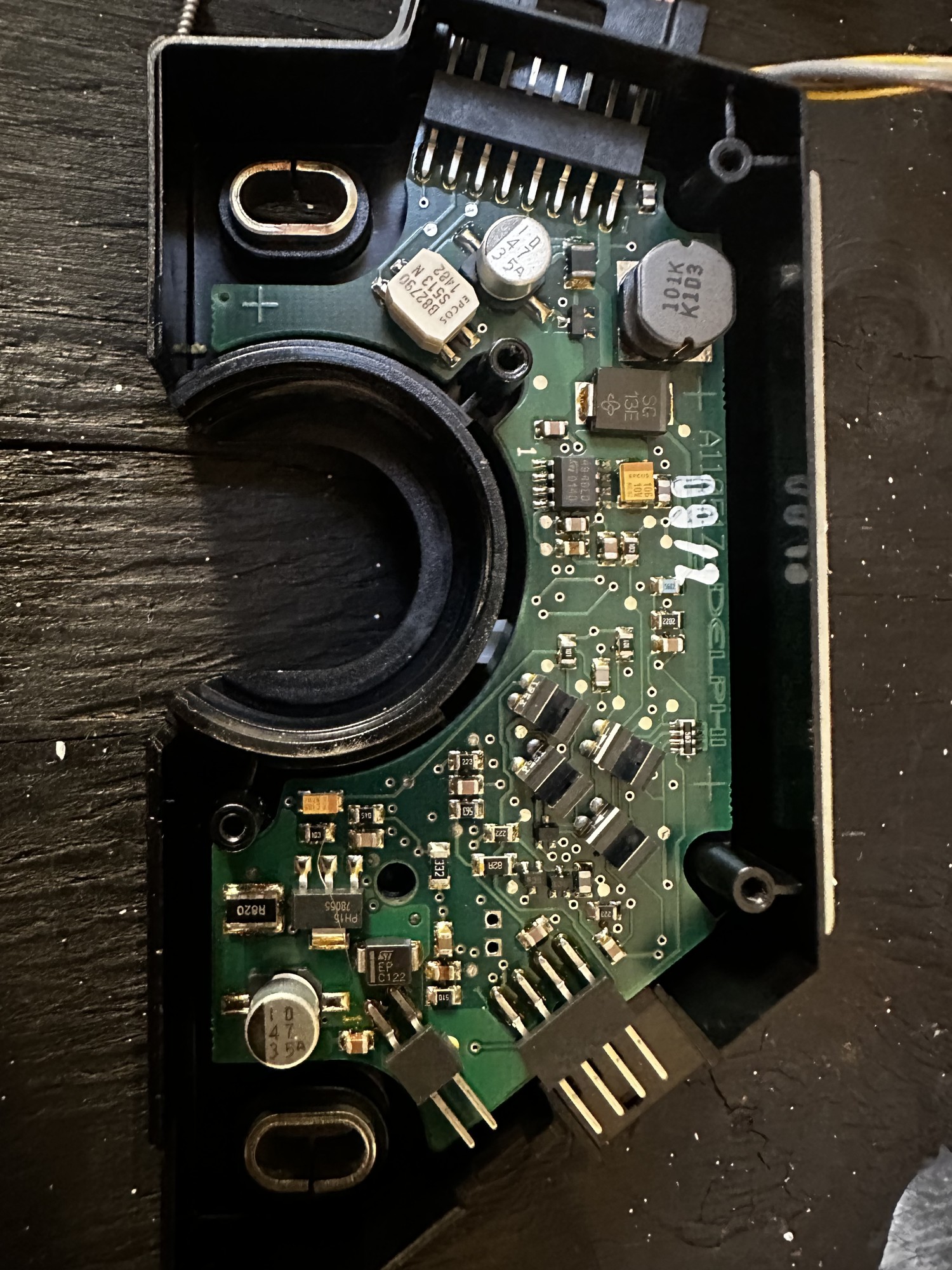 C32 selector circuit board exposed, showing the slotted optical position sensors